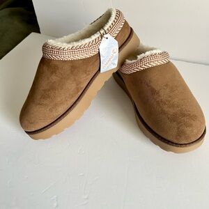 Makula Amara clogs in light brown size 8.5 New in Box